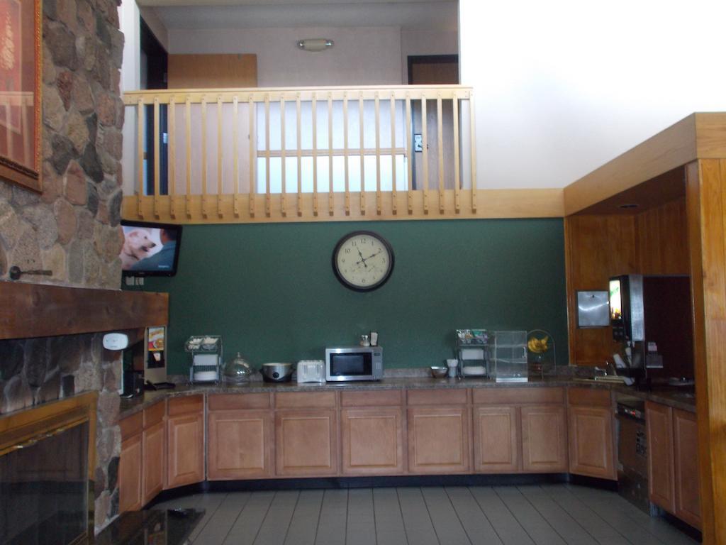 Boarders Inn And Suites By Cobblestone Hotels - Ripon Exterior photo