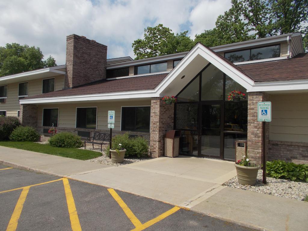 Boarders Inn And Suites By Cobblestone Hotels - Ripon Exterior photo