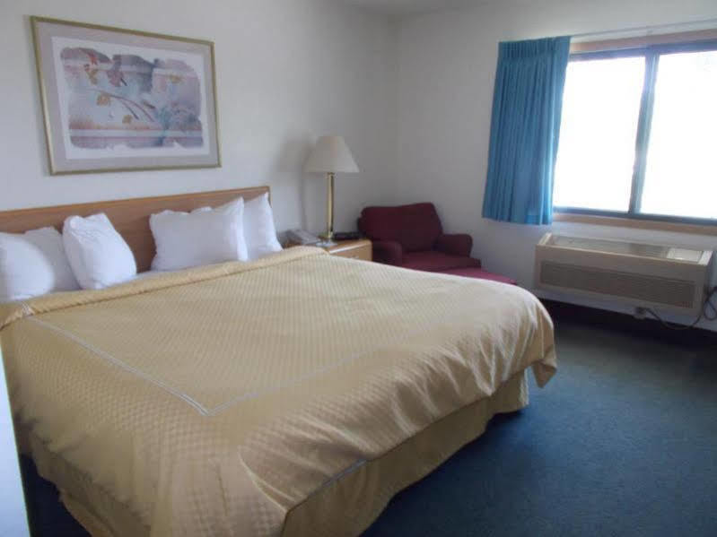Boarders Inn And Suites By Cobblestone Hotels - Ripon Exterior photo