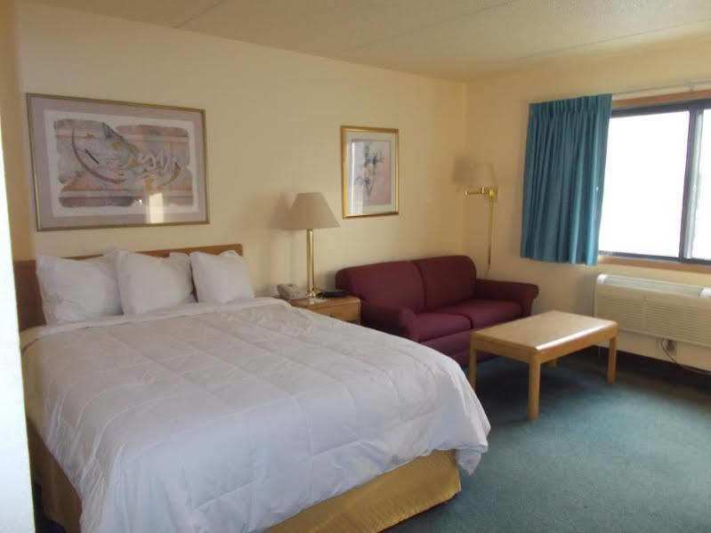 Boarders Inn And Suites By Cobblestone Hotels - Ripon Exterior photo